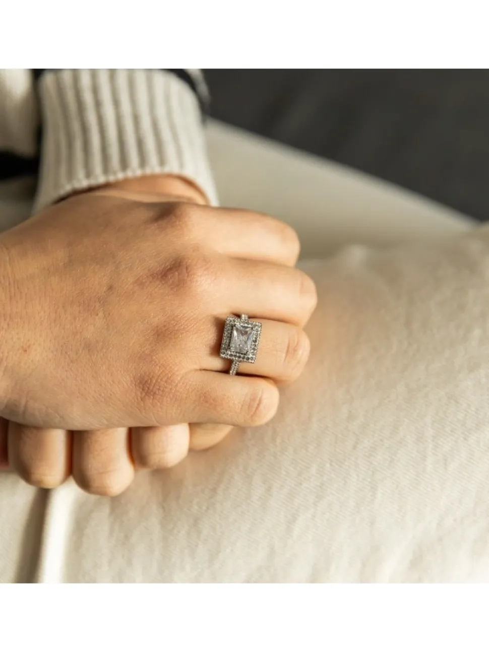 Bague Femme Acier Ornée avec Zirconium