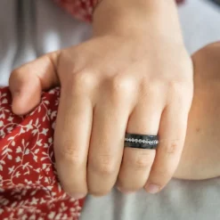 Bague Femme en Acier Noir Ornée Strass