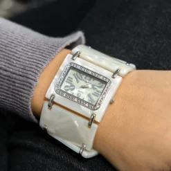Superbe Montre Femme Métal Plastique Blanc Ivoire CHTIME