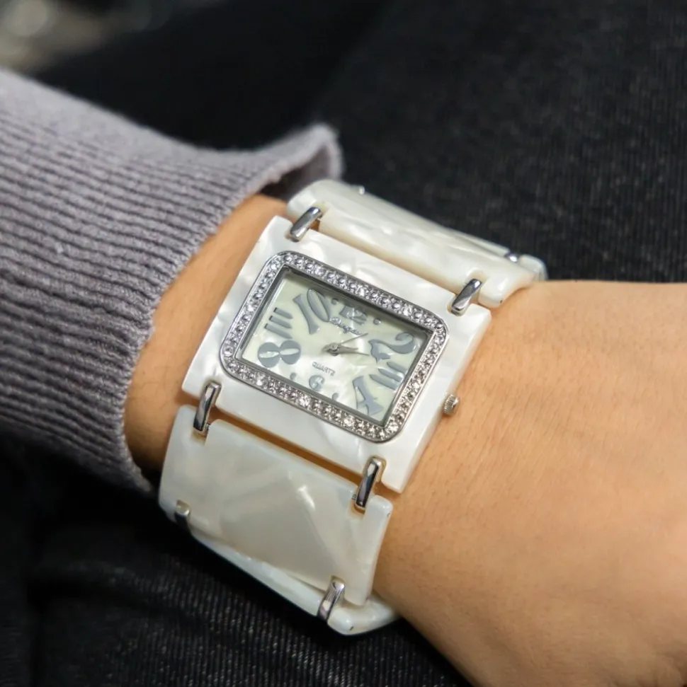 Superbe Montre Femme Métal Plastique Blanc Ivoire CHTIME